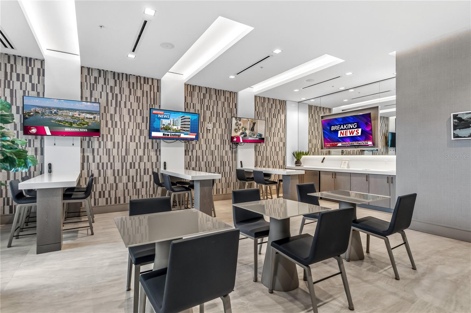 111 S PINEAPPLE AVE #905