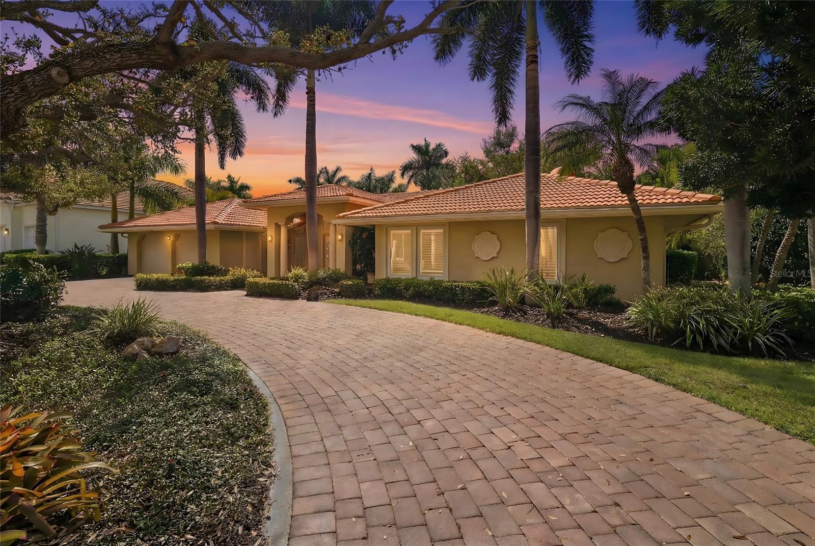 218 ROBIN DR