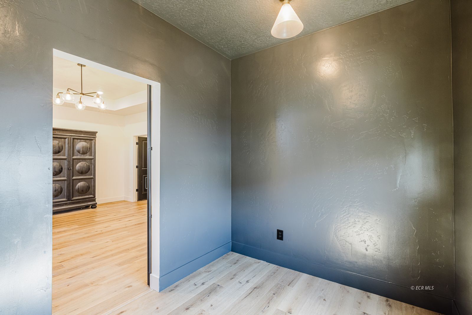 3105 NEWCASTLE Circle