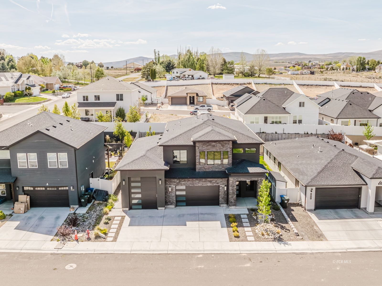 3105 NEWCASTLE Circle