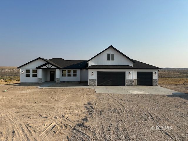 955 WOLF CREEK Circle