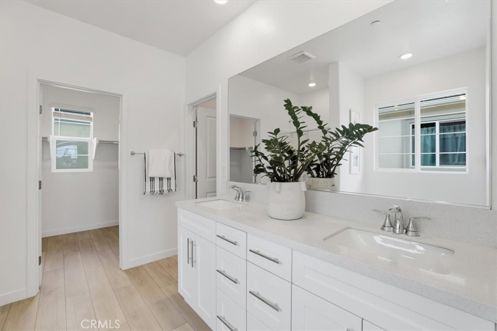 433 Willow Run Ln