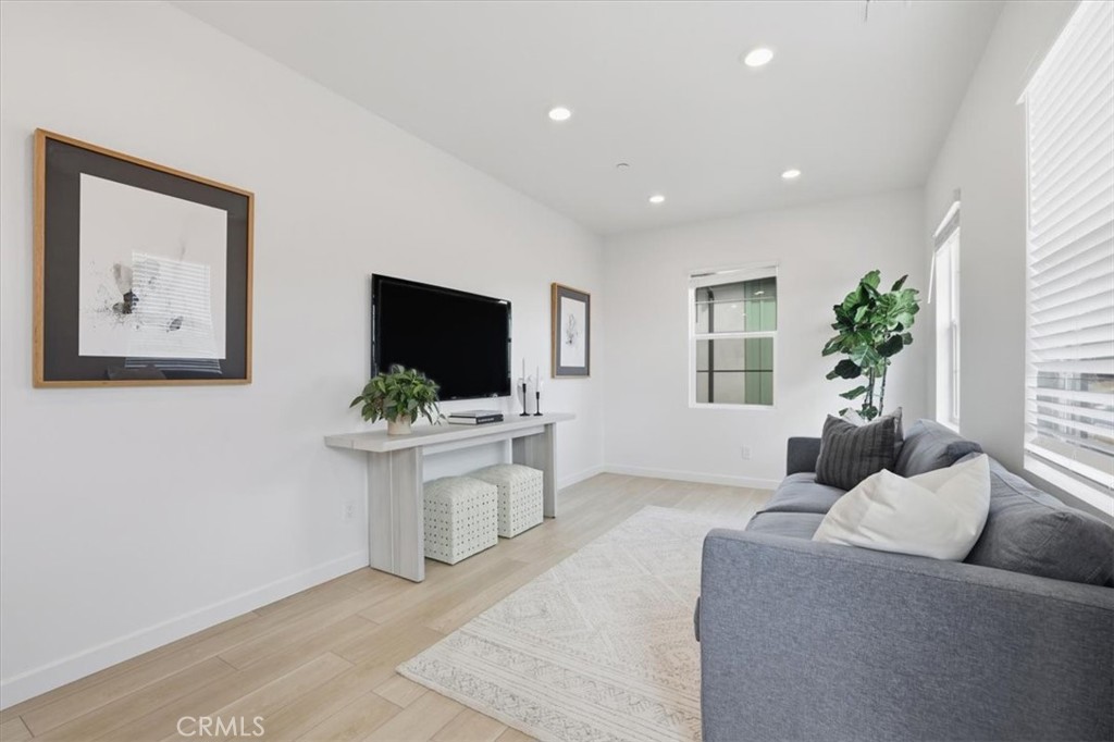 433 Willow Run Ln
