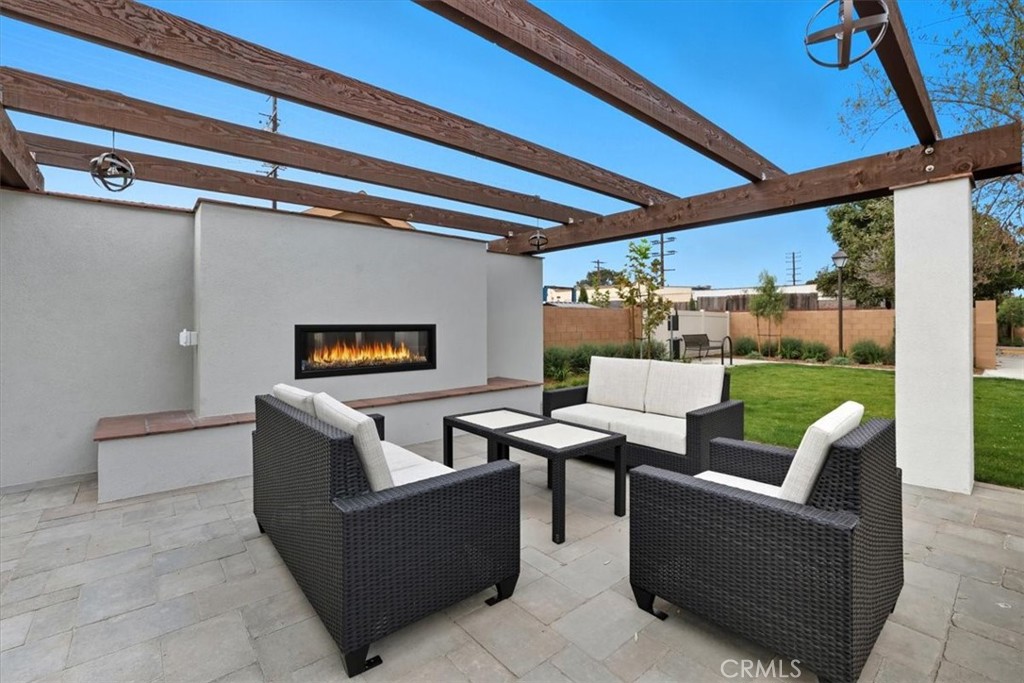 437 Willow Run Ln