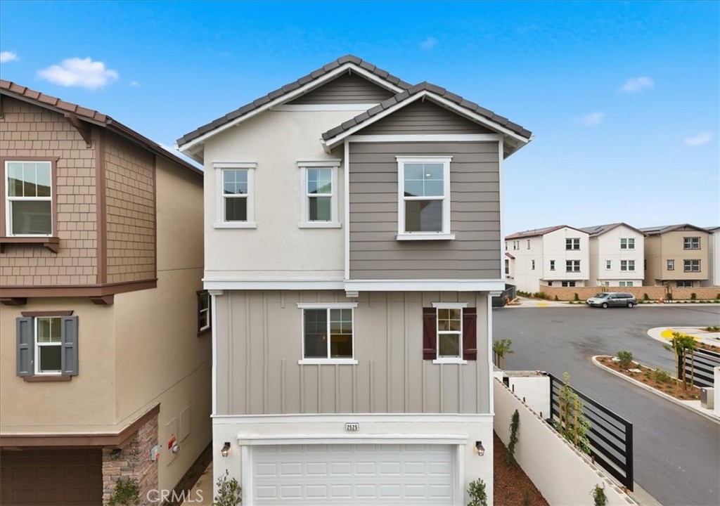 2525 Iconic Street