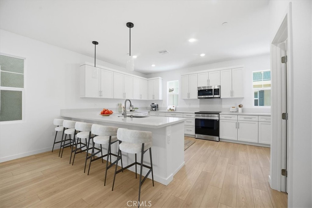 2547 Hepburn Street