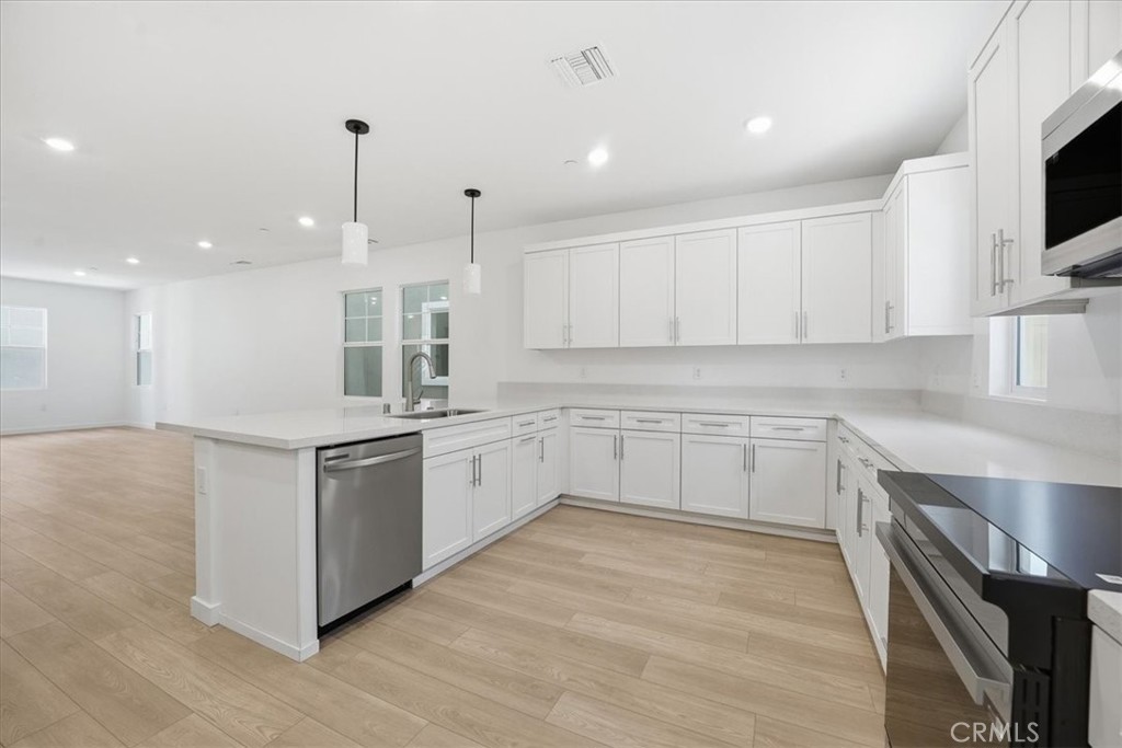 2547 Hepburn Street