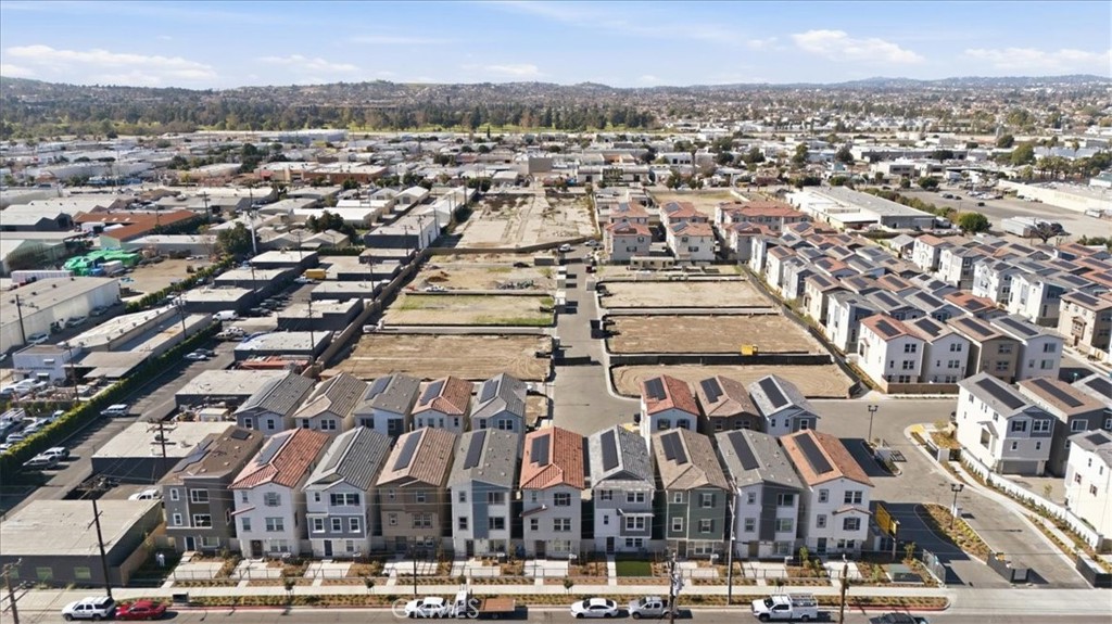 2528 Iconic Street