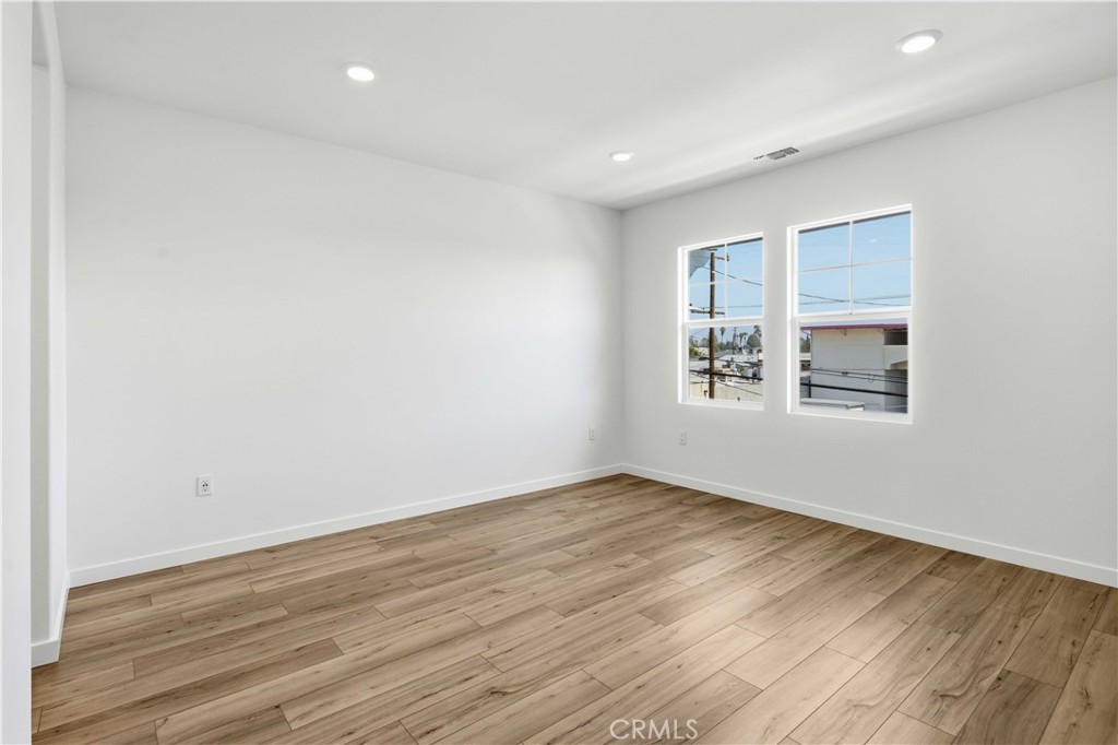 2522 Iconic Street