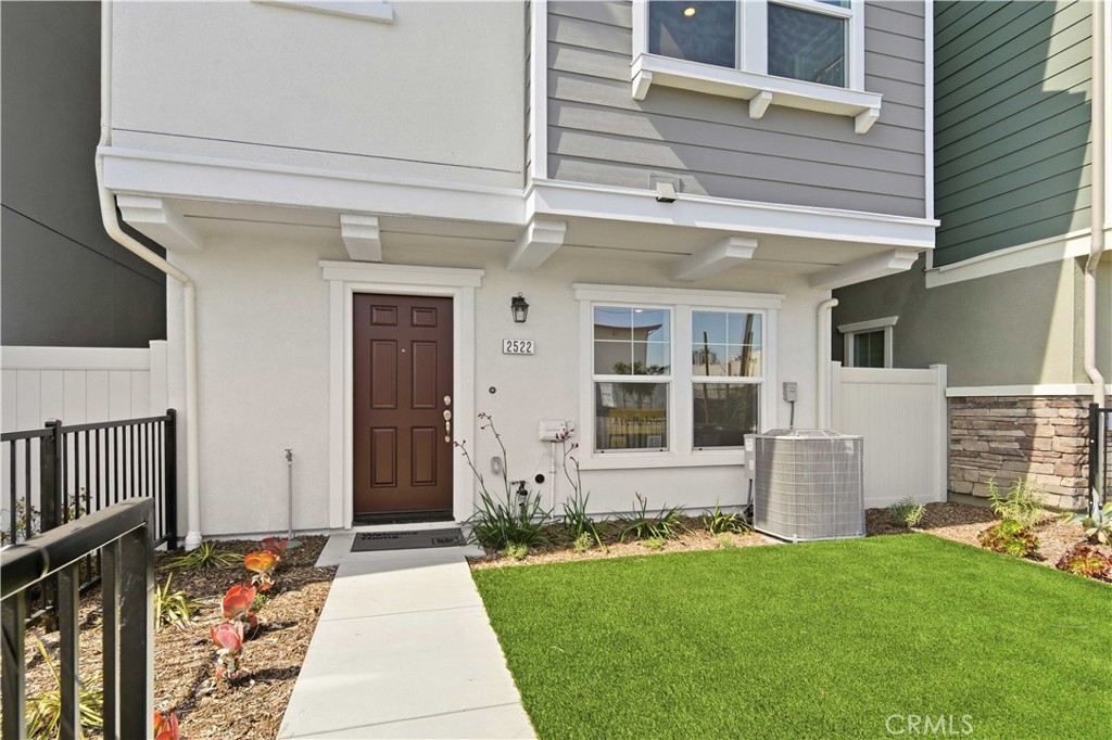 2522 Iconic Street