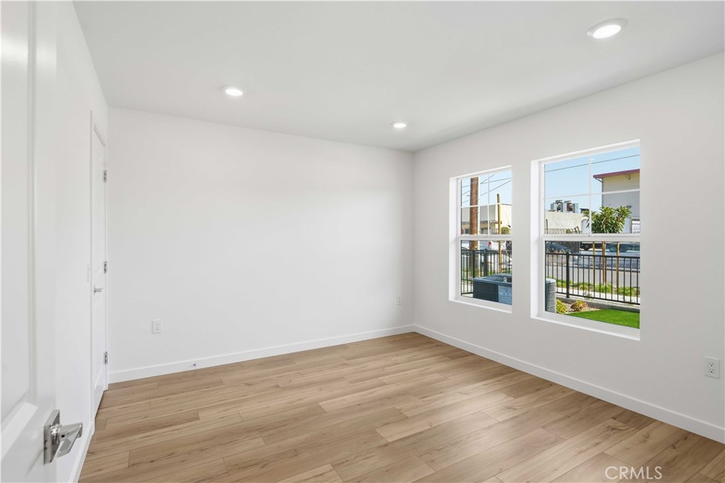 2522 Iconic Street