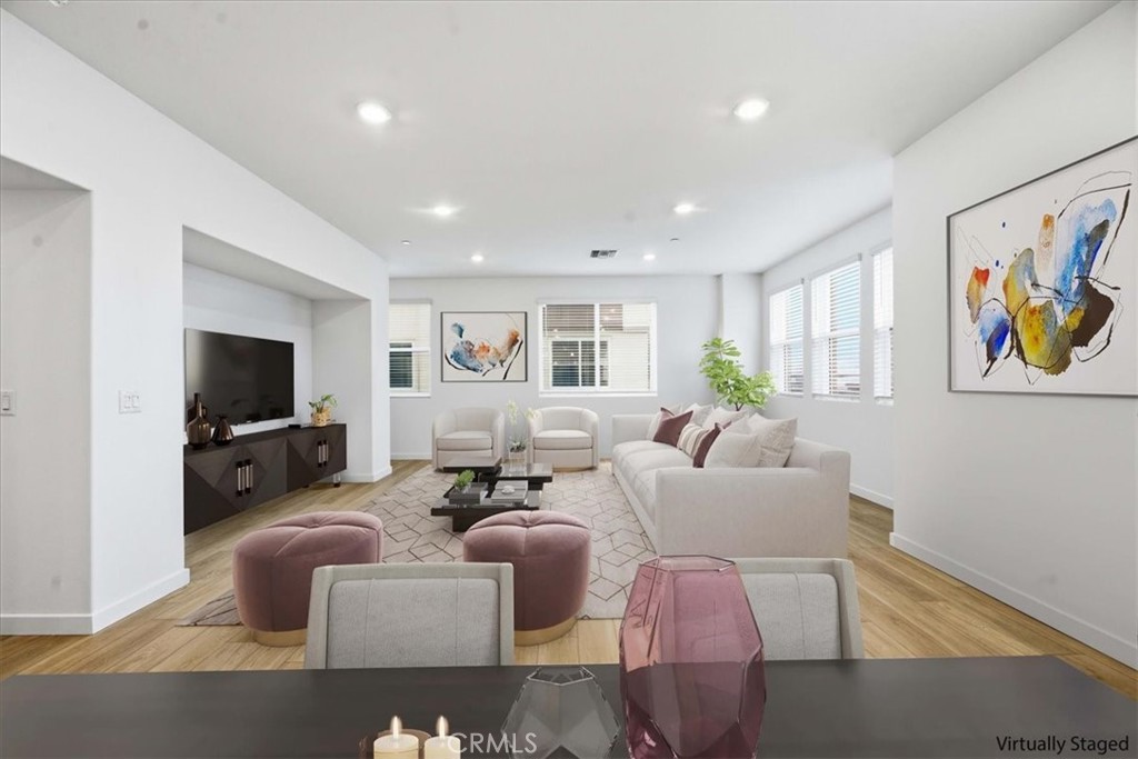 9335 Via Azul