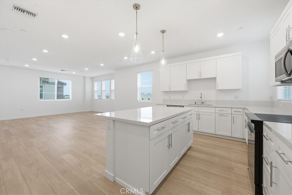 9335 Via Azul