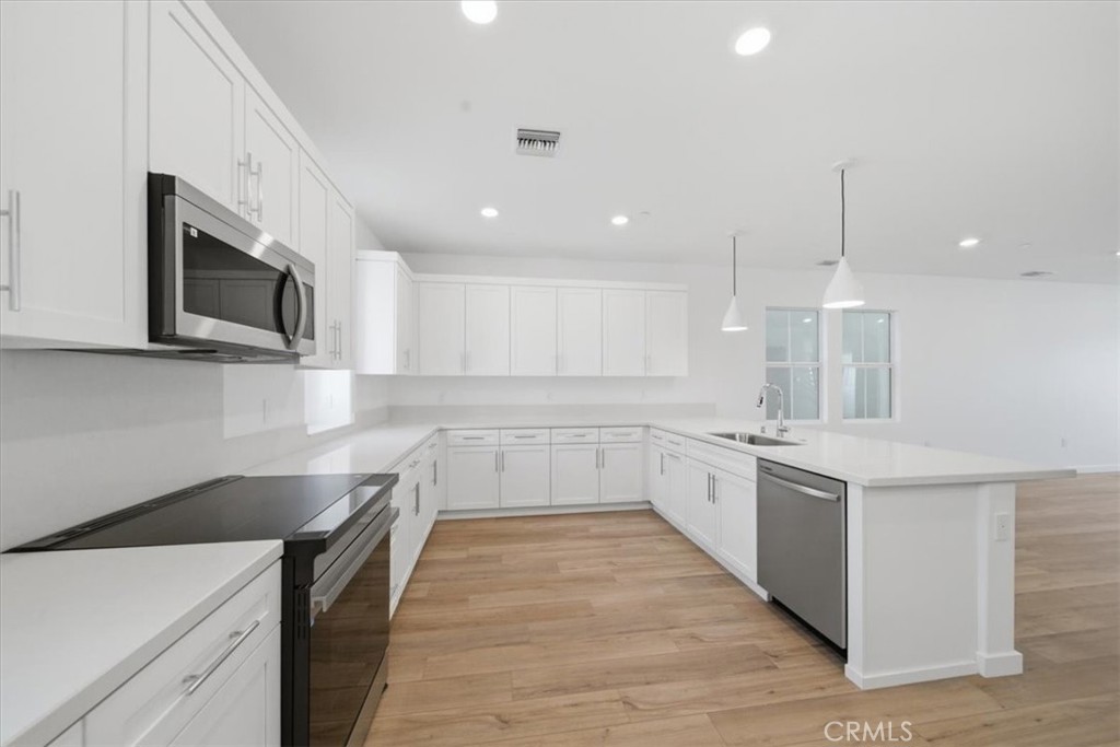 2542 Hepburn Street