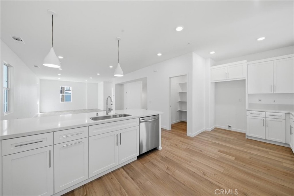 2542 Hepburn Street