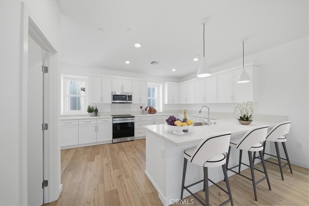 2542 Hepburn Street