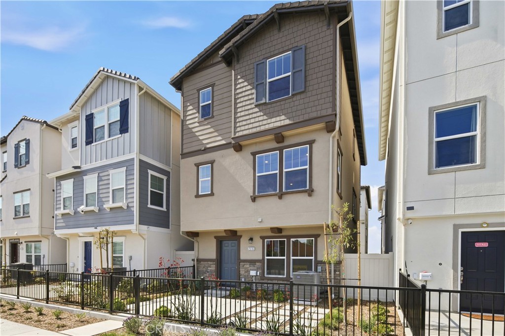 2516 Iconic Street