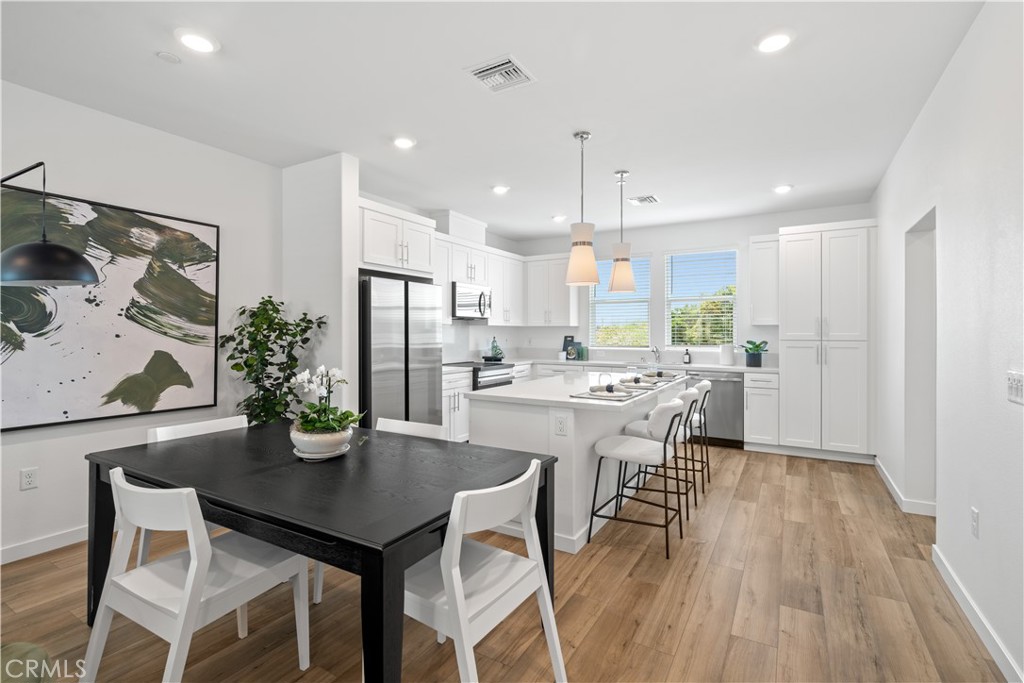 9361 Via Azul
