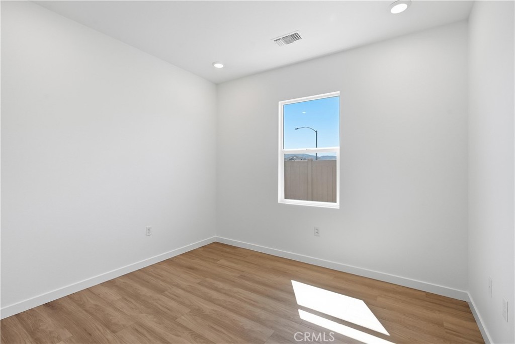 5549 W Avenue K-15