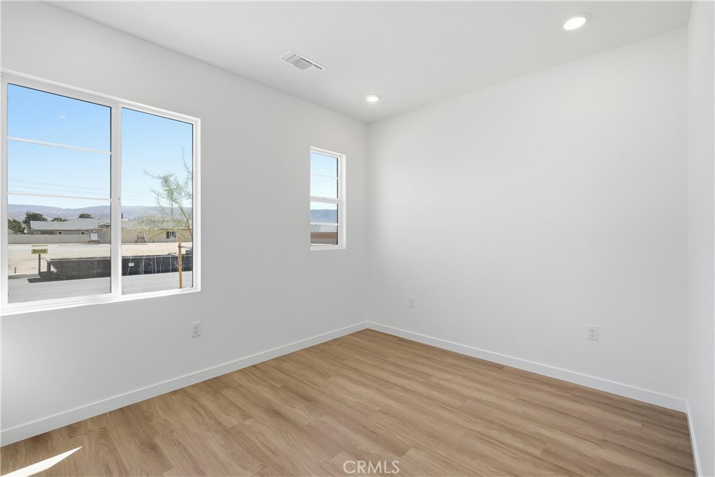 5549 W Avenue K-15