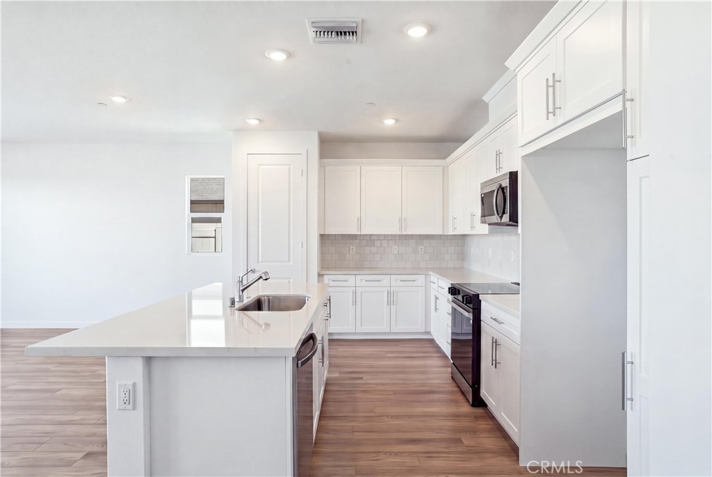5549 W Avenue K-15