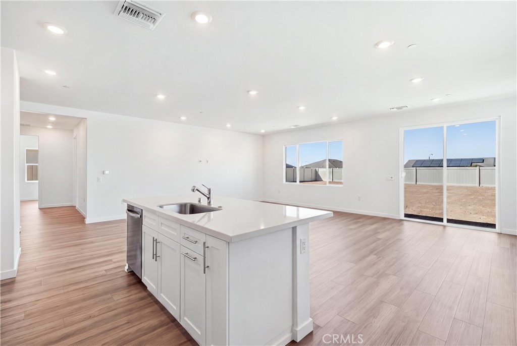 5549 W Avenue K-15