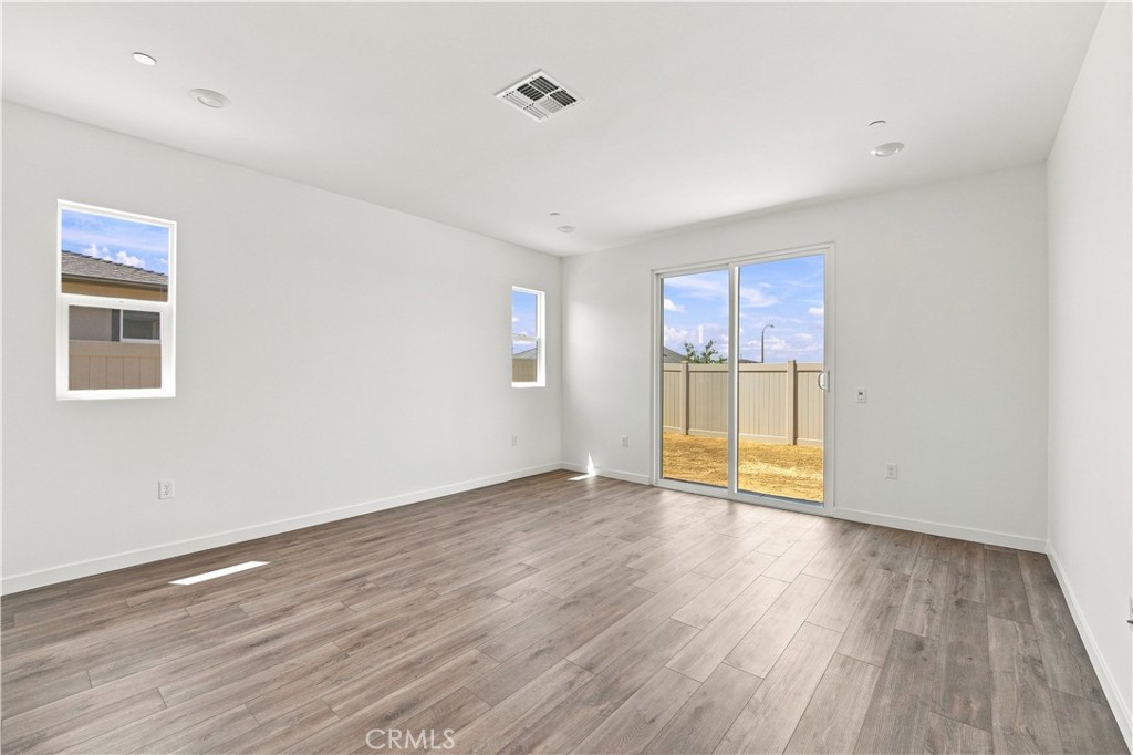 3253 E Avenue J-4