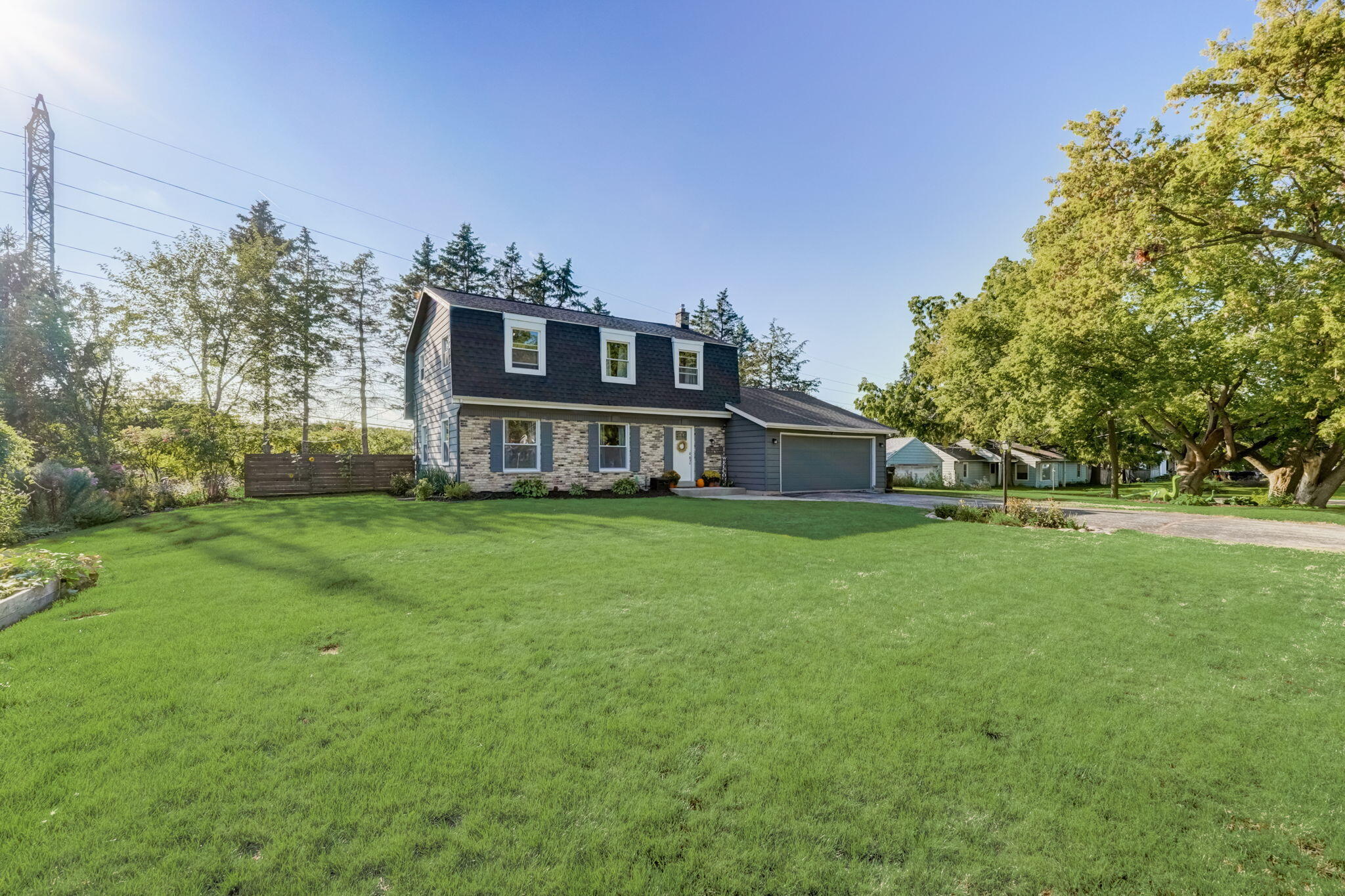 8057 N Cedarburg Rd