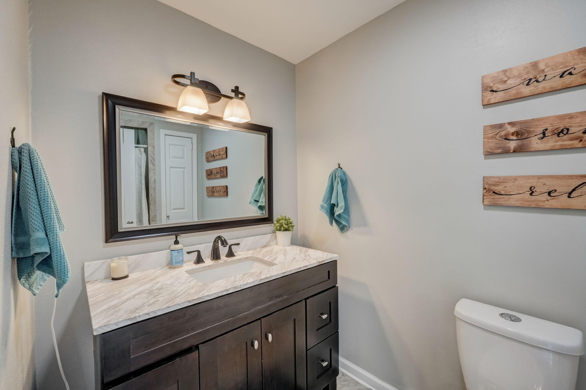 8057 N Cedarburg Rd