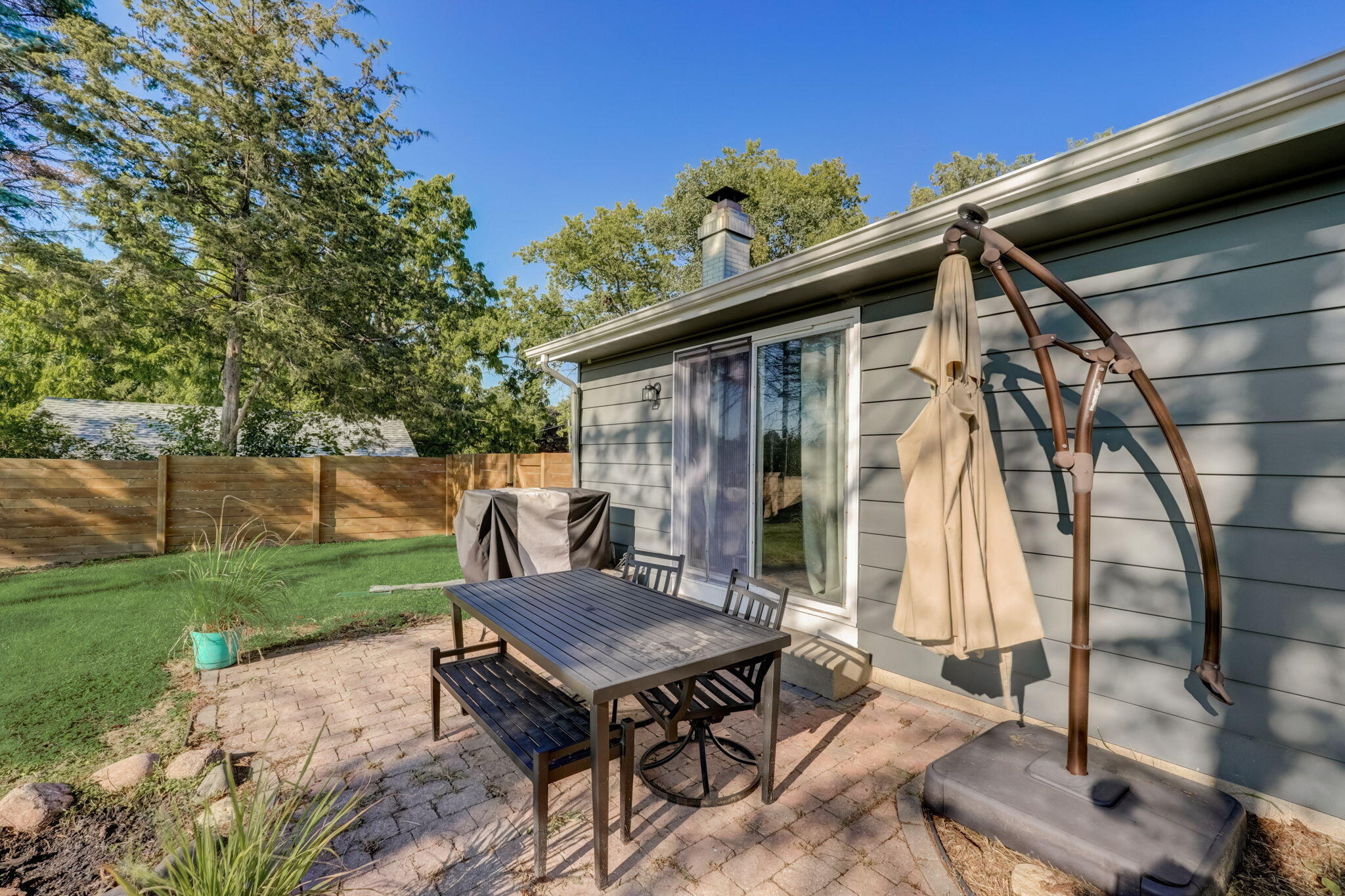 8057 N Cedarburg Rd