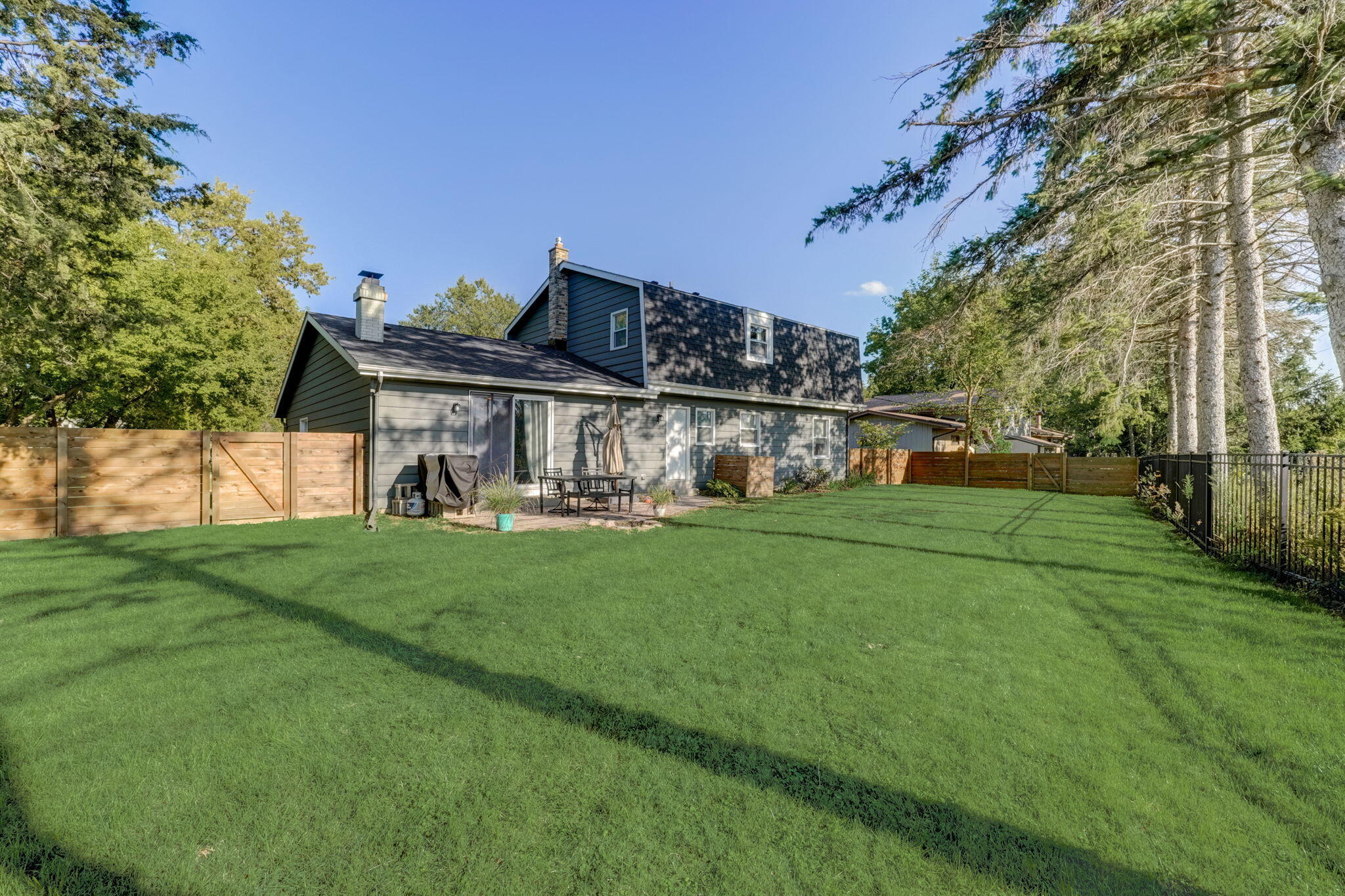 8057 N Cedarburg Rd