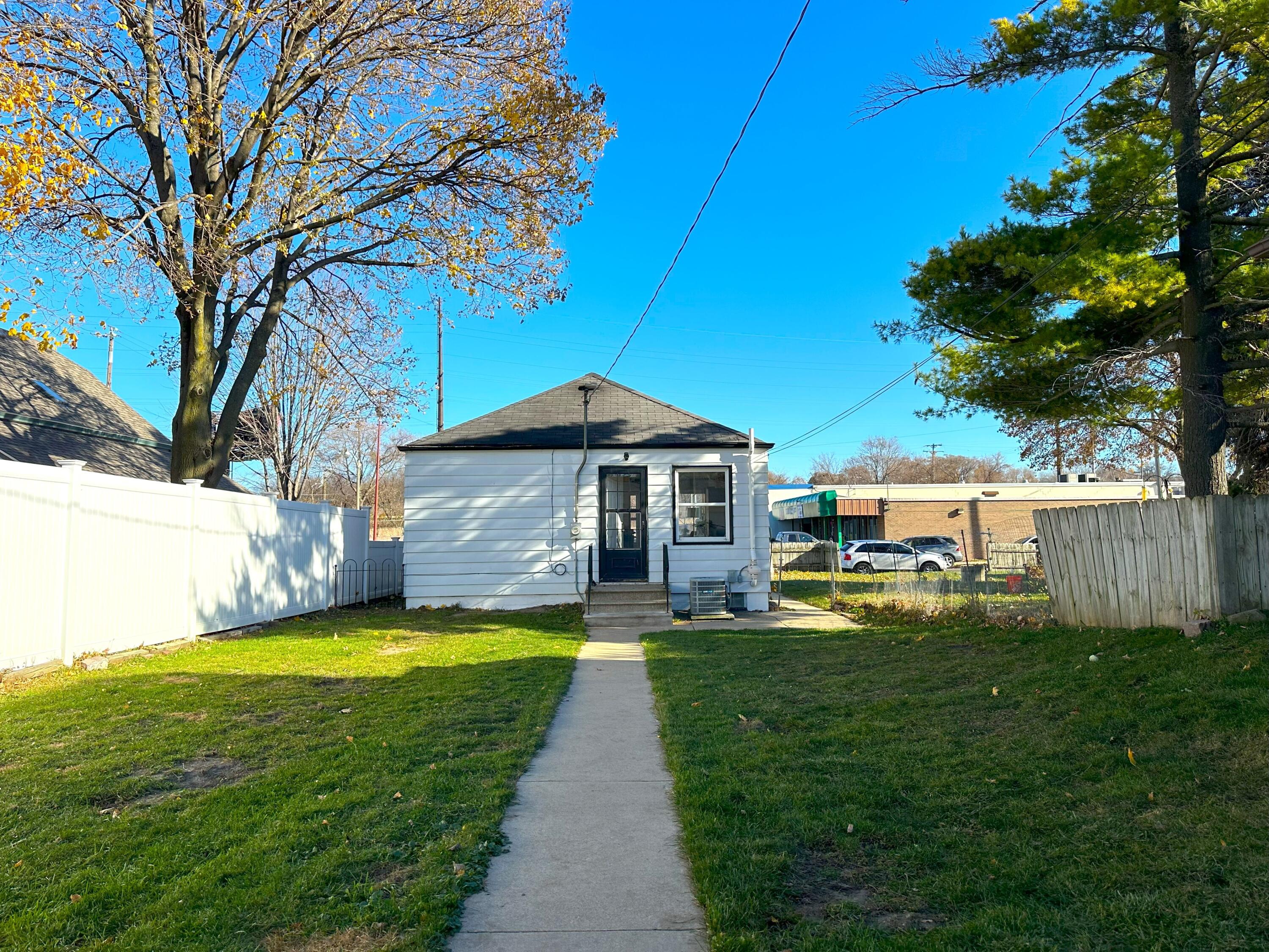 3127 S Brust Ave
