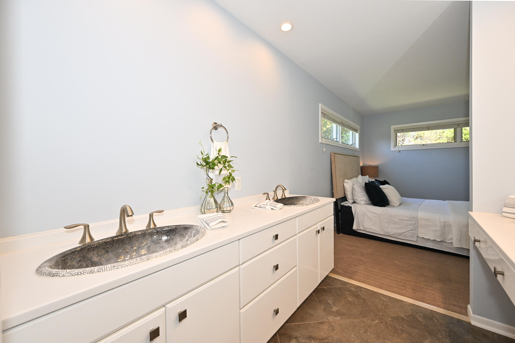 1404 De La Warr Cir