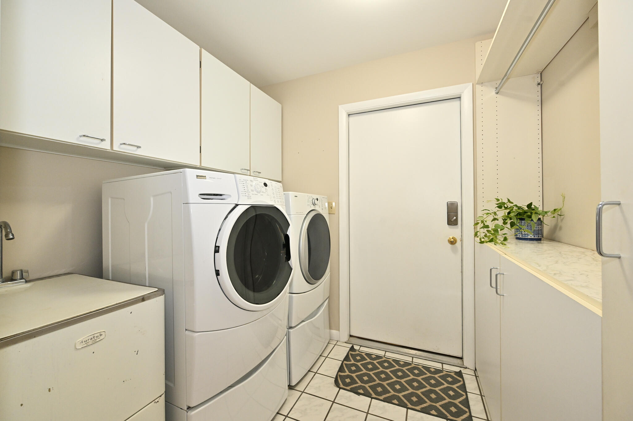 1404 De La Warr Cir