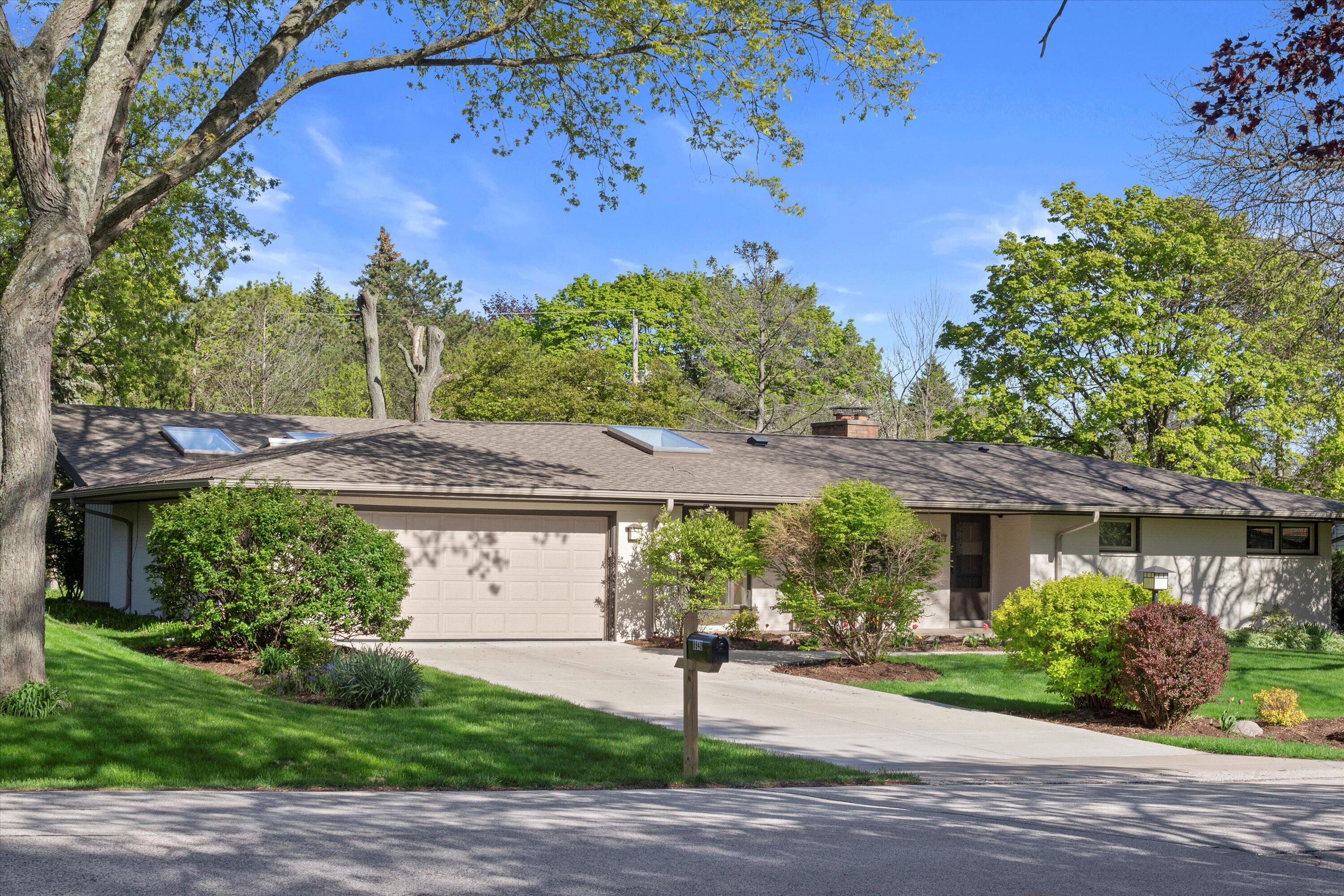 8940 N Pelham Pkwy