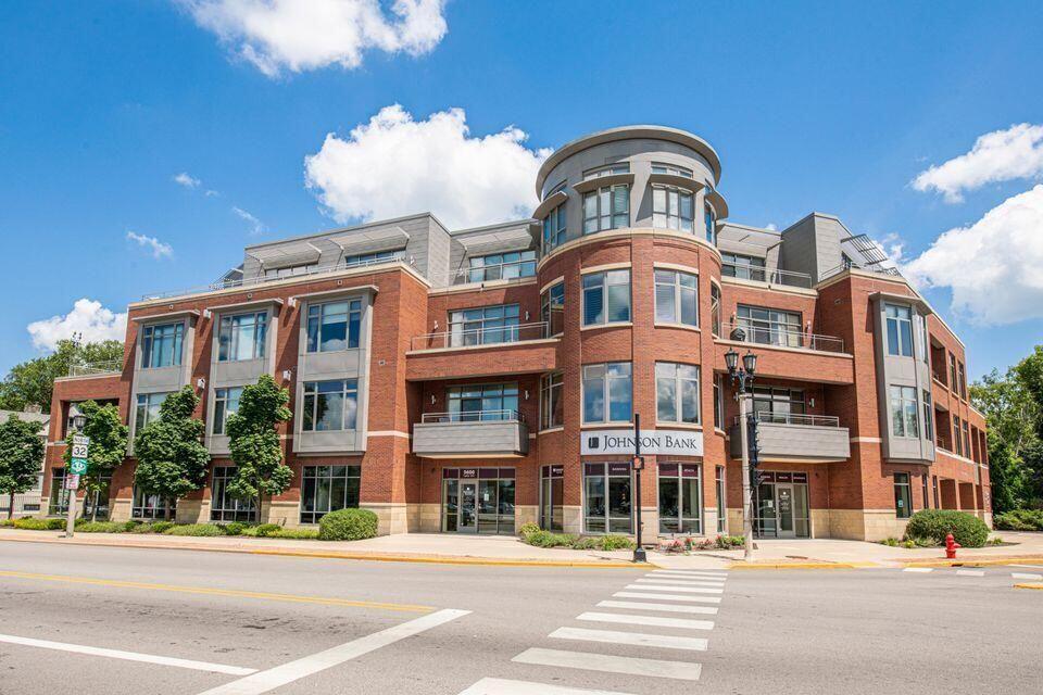 5600 N Lake Dr 204