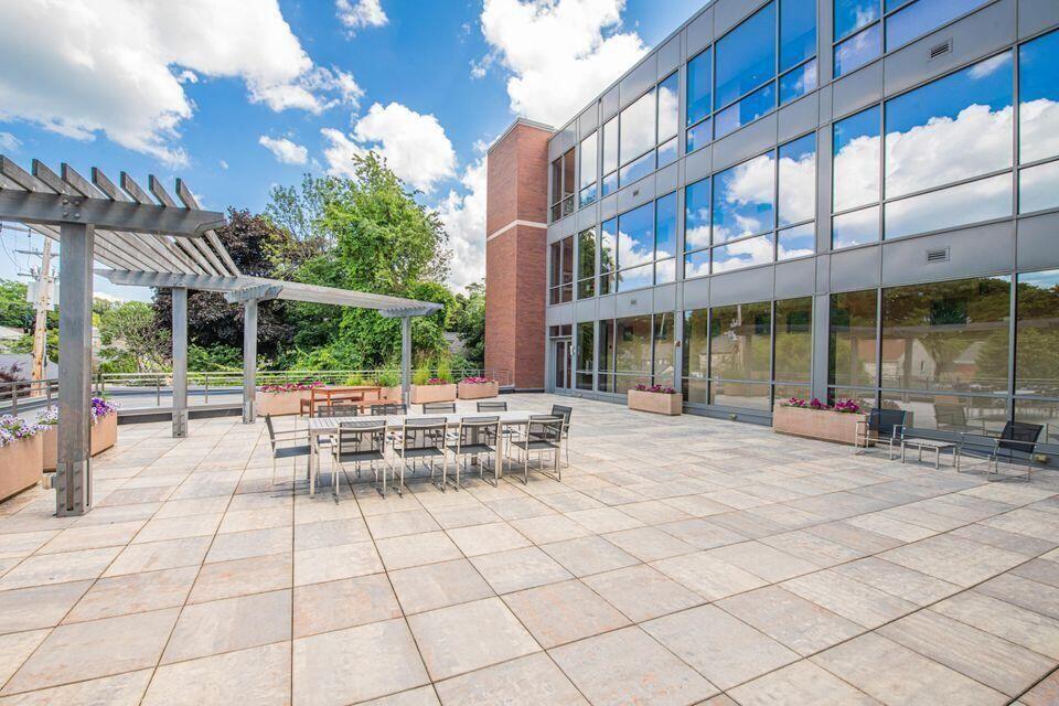 5600 N Lake Dr 204