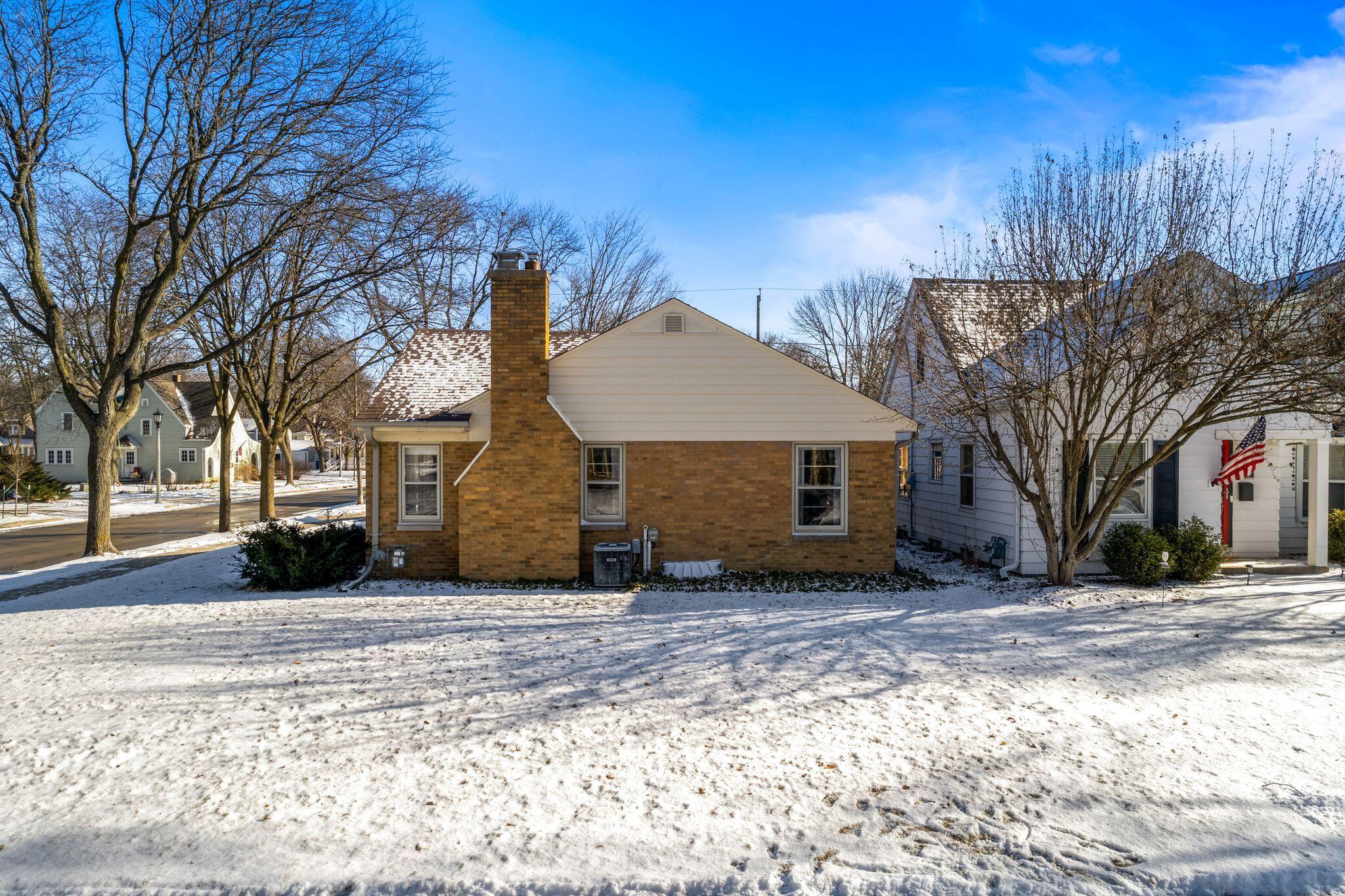 701 E Fairmount Ave