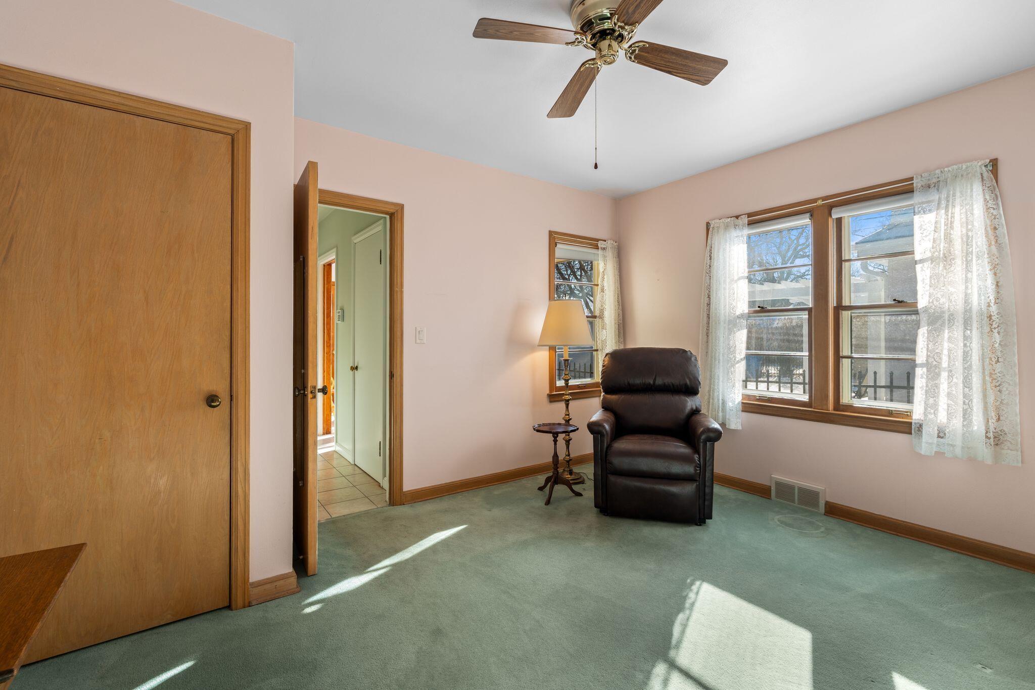 701 E Fairmount Ave