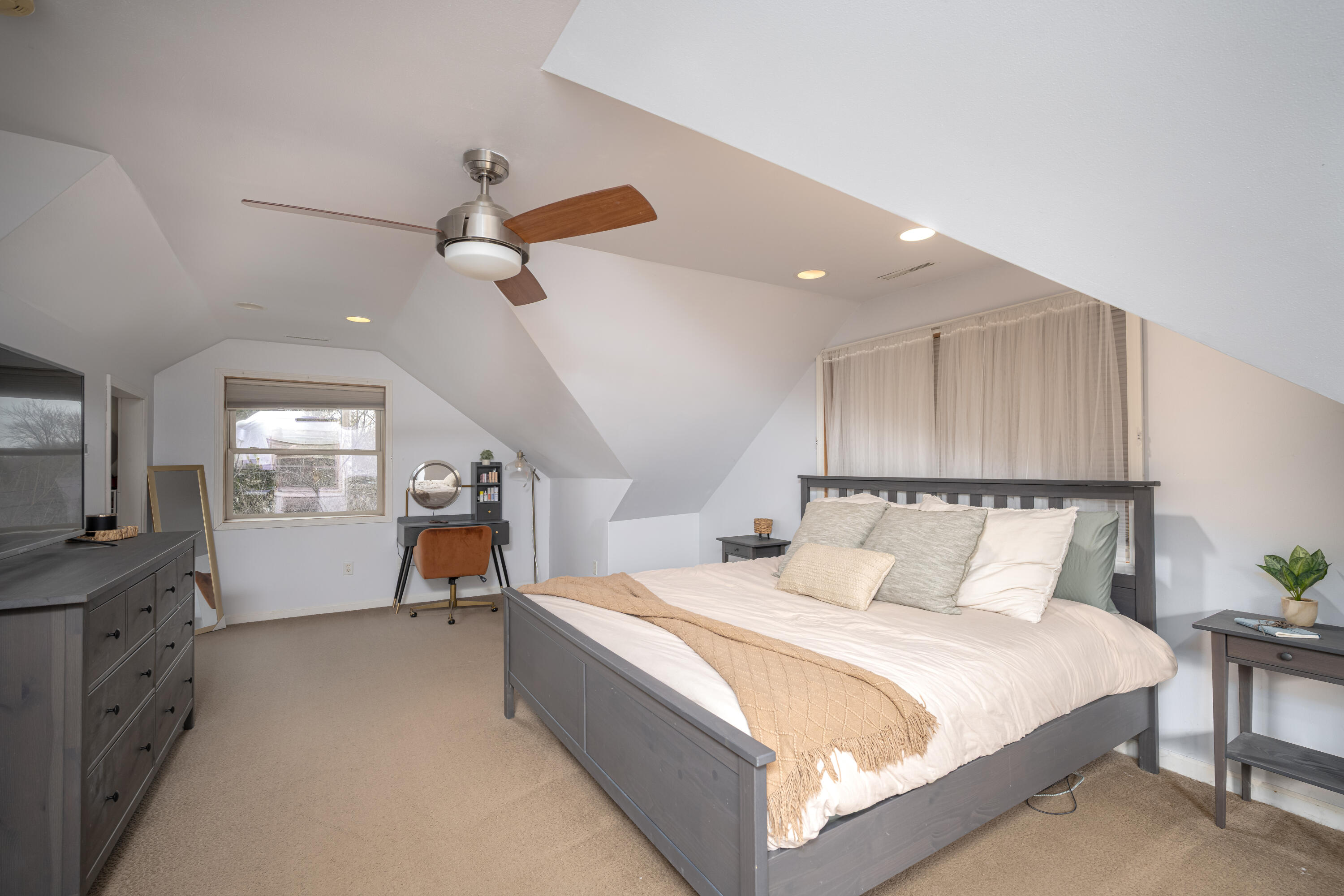 245 N Elmridge Ave