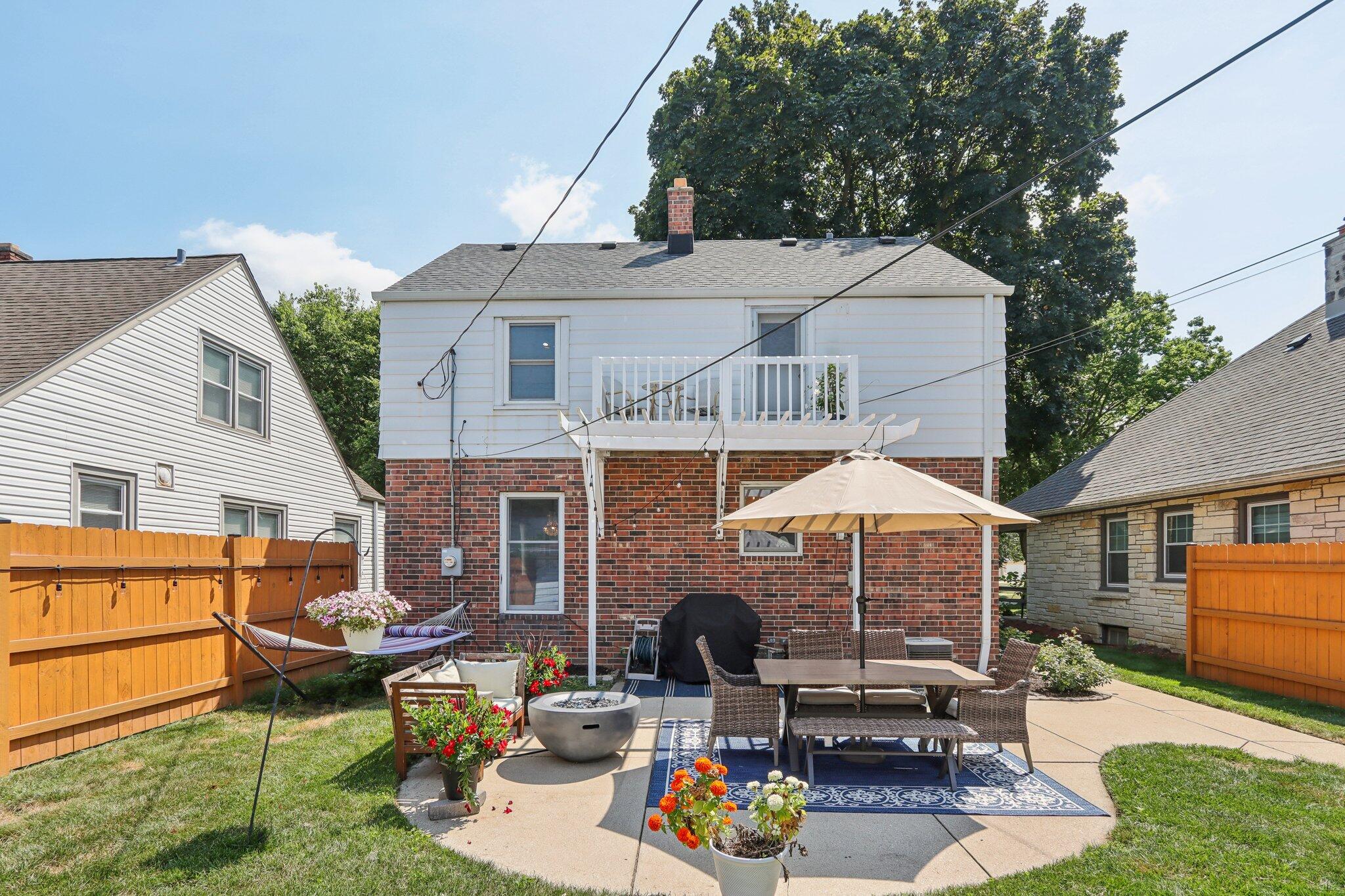 2909 N 77th St