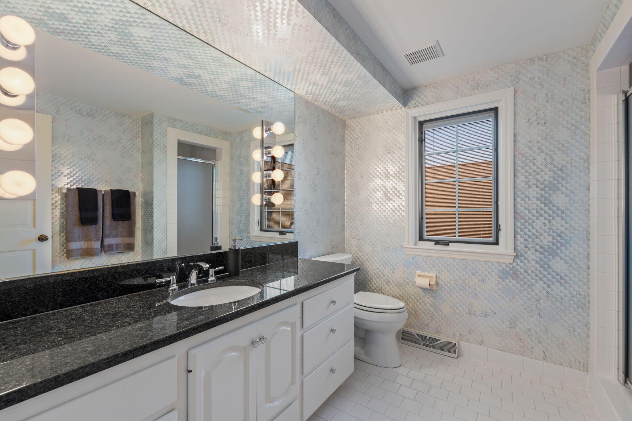 2611 W Lake Vista Ct