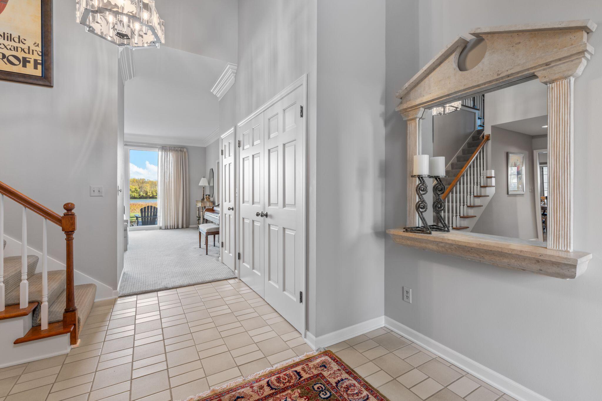 2611 W Lake Vista Ct