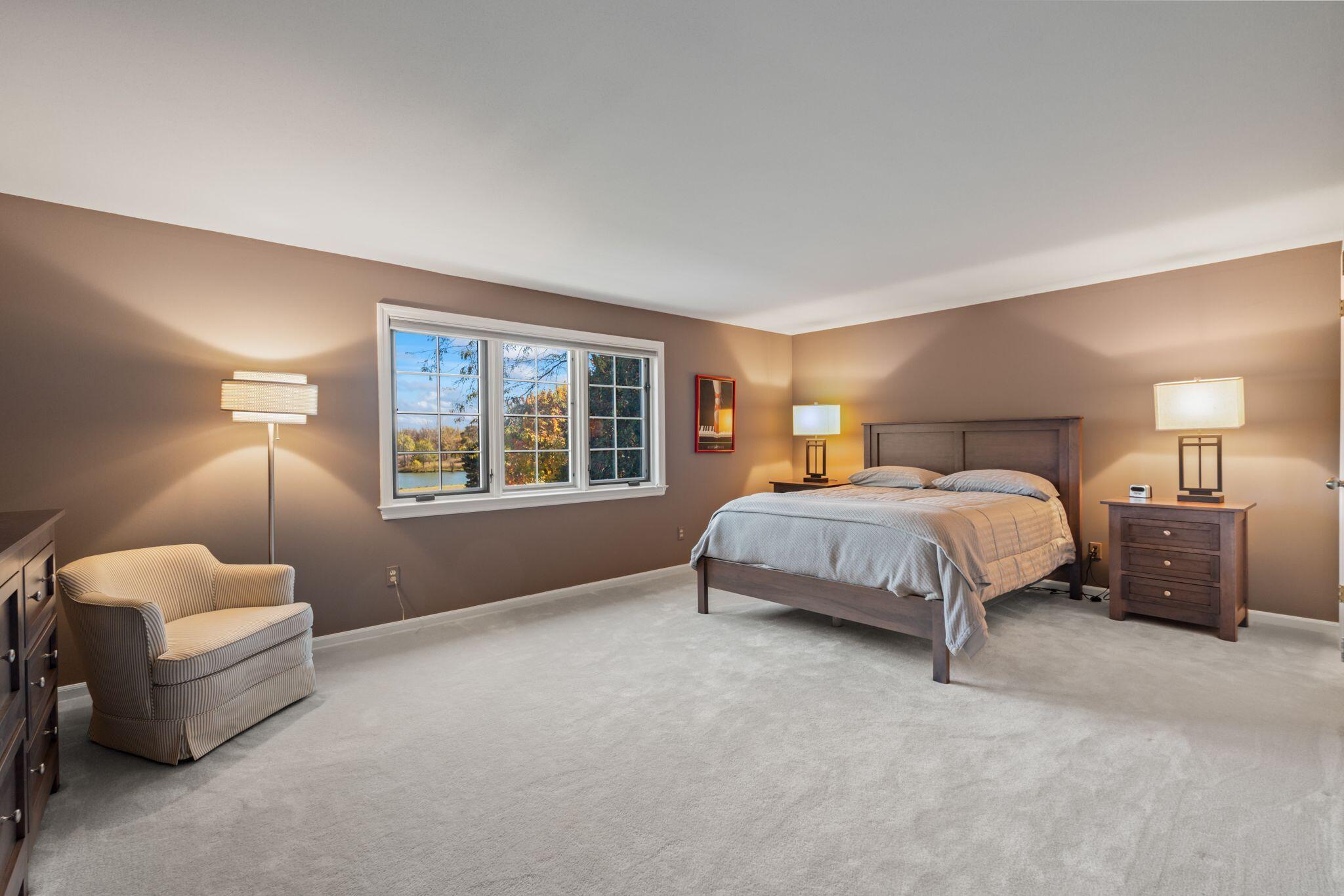 2611 W Lake Vista Ct