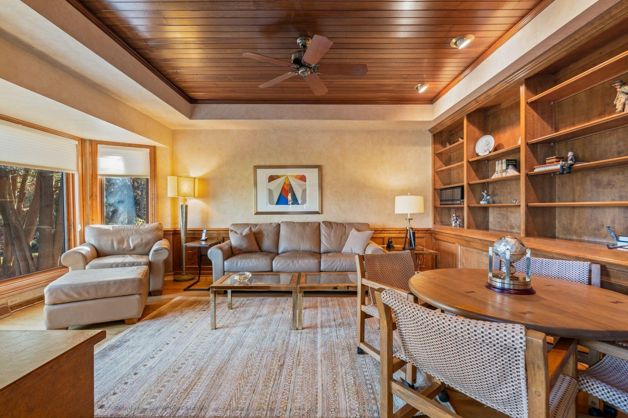 2611 W Lake Vista Ct