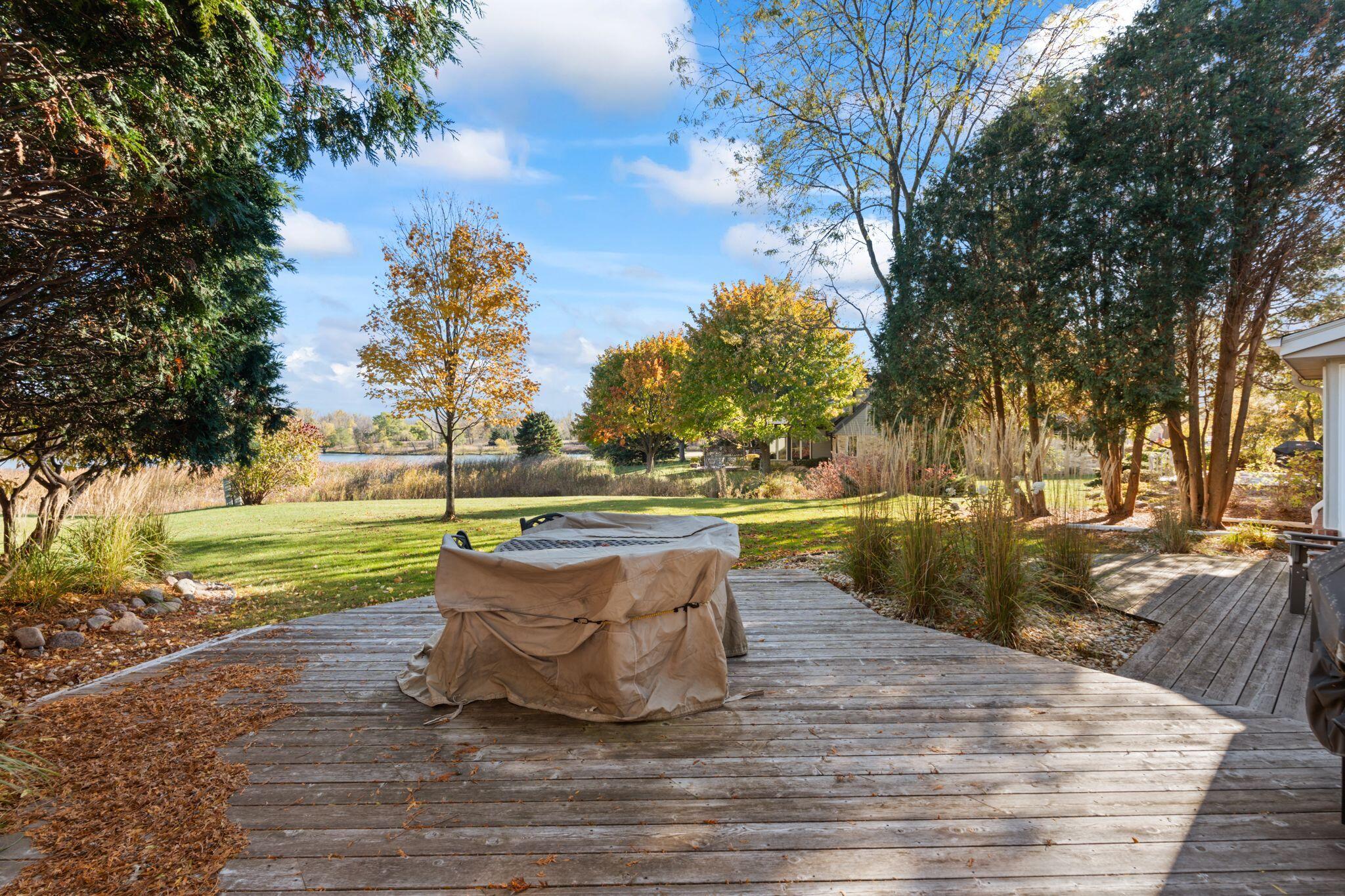 2611 W Lake Vista Ct