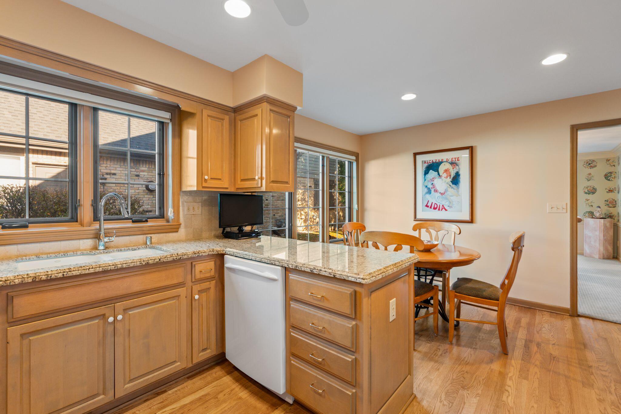 2611 W Lake Vista Ct