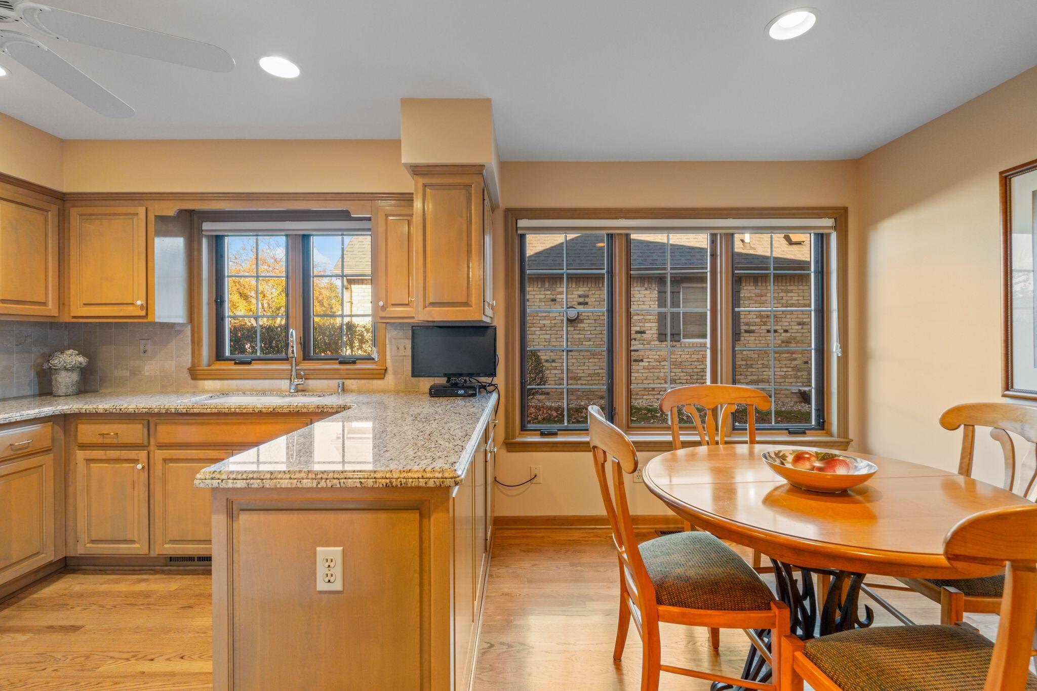 2611 W Lake Vista Ct