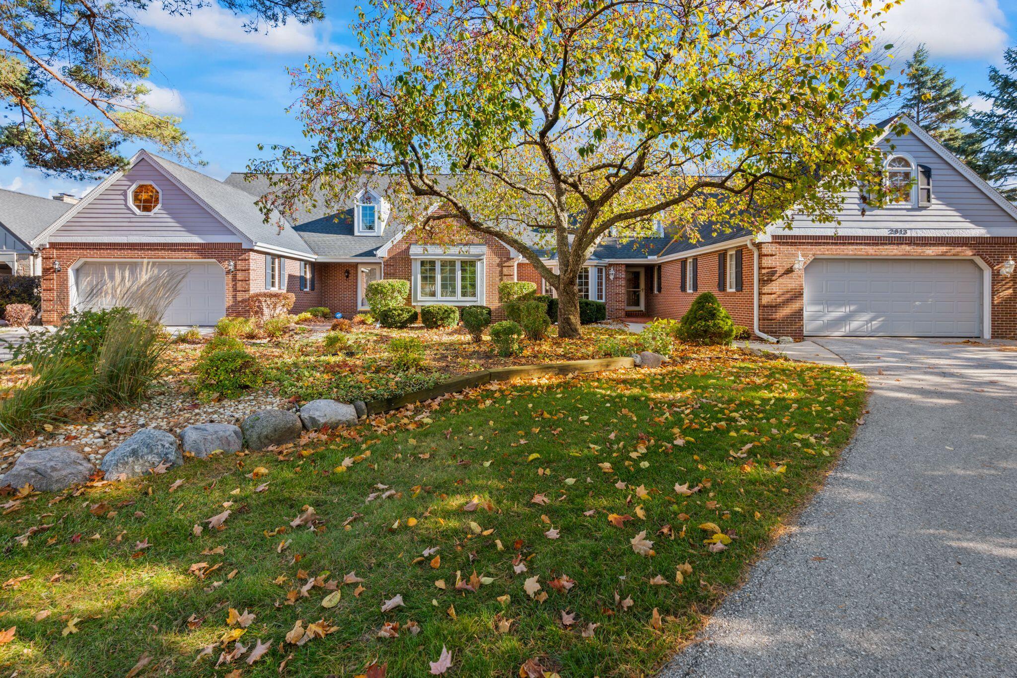 2611 W Lake Vista Ct