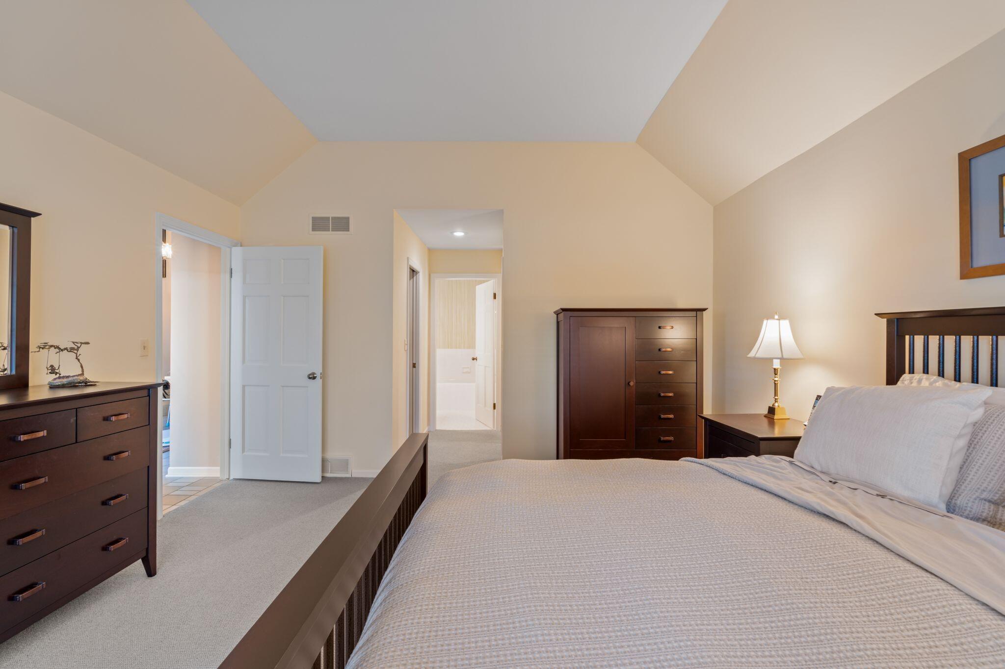 2611 W Lake Vista Ct